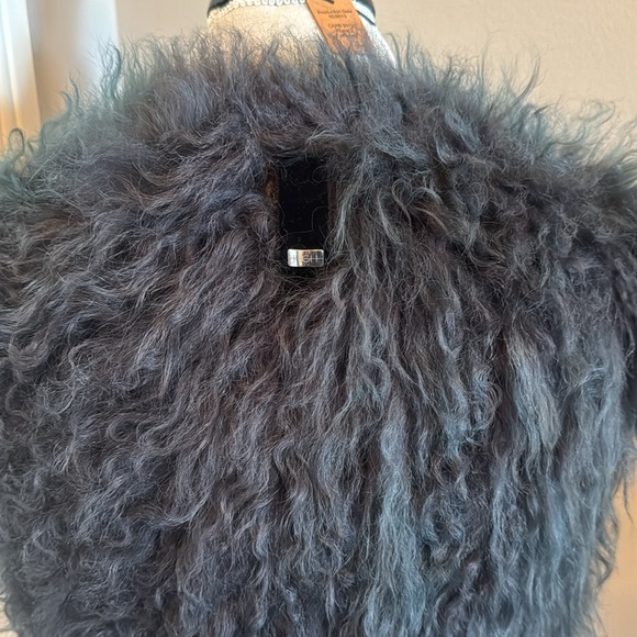 Lamb Fur Knitted Vest - Size Small/Medium - Picture 3 of 7